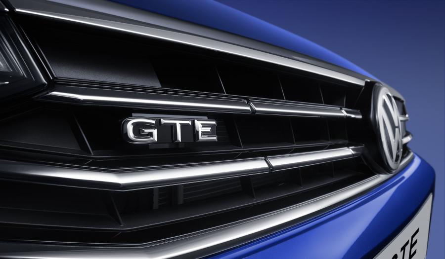 Логотип Volkswagen Magotan GTE (B8L) 2019 года  (фото 10 из 12)